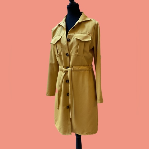 Beautiful yellow trench coat size 12. - Picture 2 of 8